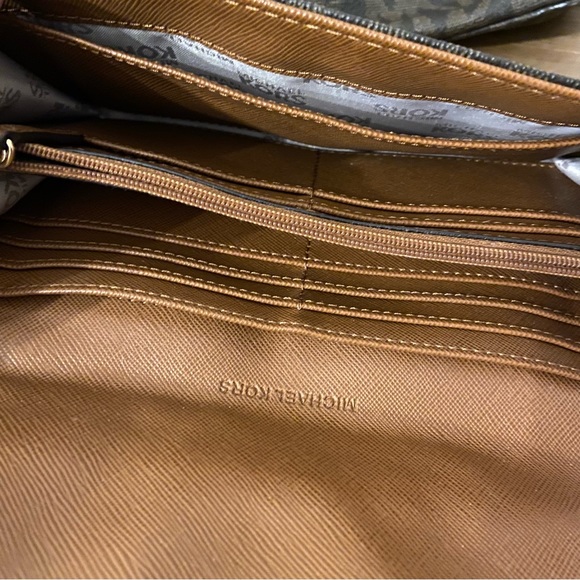 Michael Kors Jet Set Travel Tote Bag (Monogram) w/ wallet - Picture 5 of 6